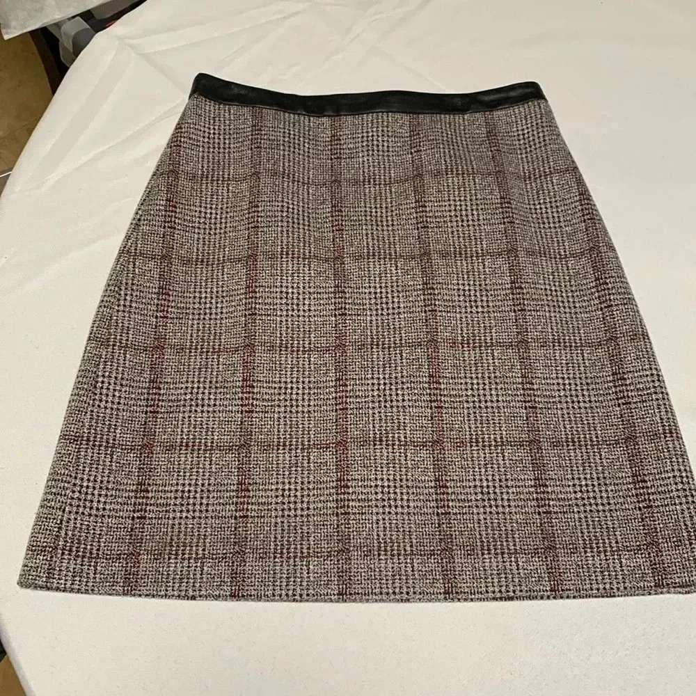 ANN TAYLOR Women’s Skirt, Excellent Condition.